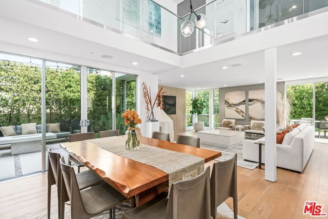 2736 Armacost Ave - Photo 5 of 43