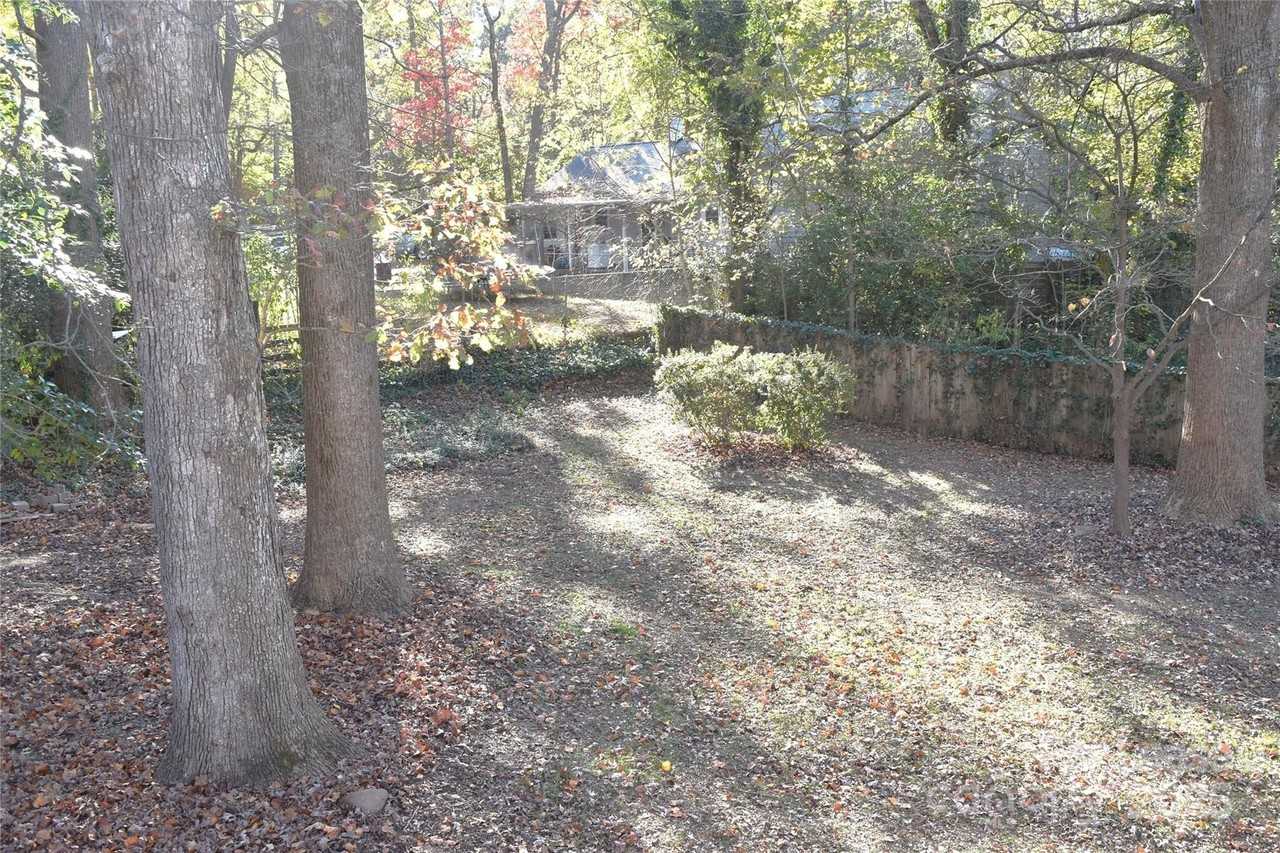 320 W Stewart Ave - Photo 5 of 33