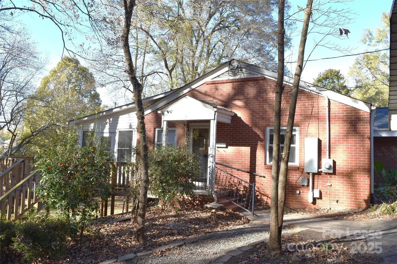 320 W Stewart Ave - Photo 6 of 33