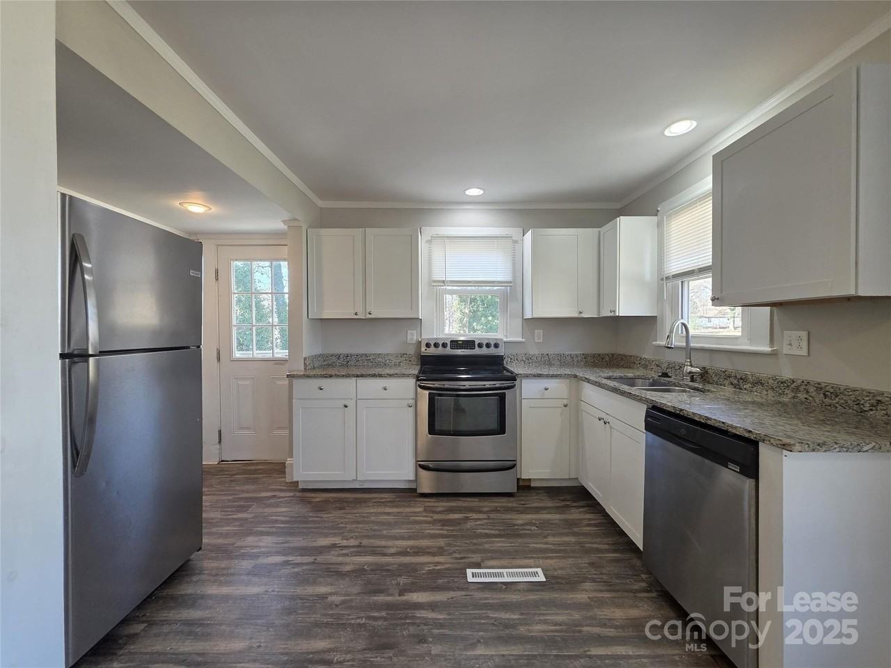 818 Margate Ave - Photo 4 of 15