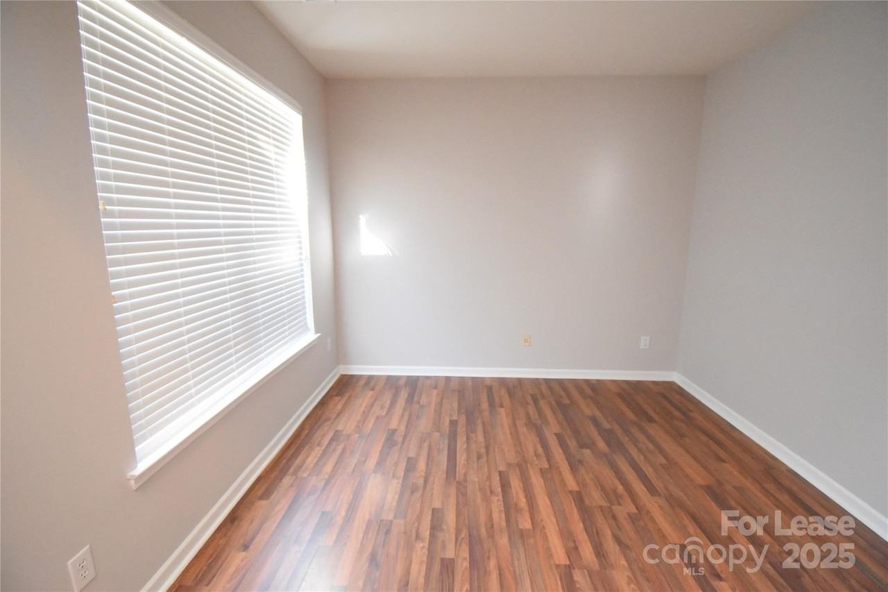 6827 Braddock Ln - Photo 6 of 32