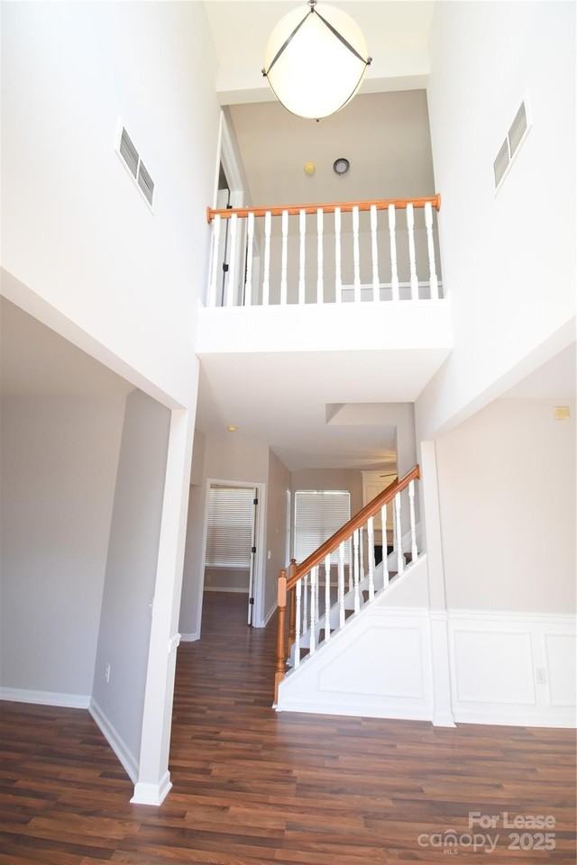 6827 Braddock Ln - Photo 7 of 32