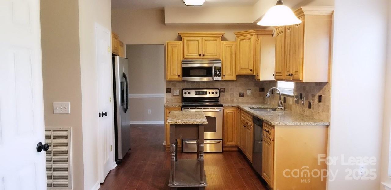 2319 Comfrey Ct - Photo 4 of 5