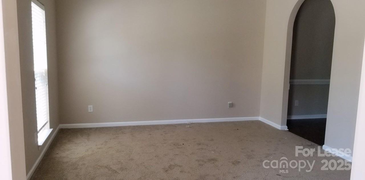 2319 Comfrey Ct - Photo 5 of 5