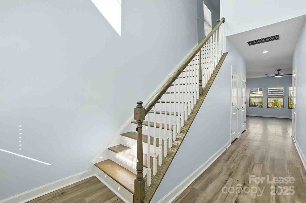 3909 Woodland View Dr - Photo 3 of 29