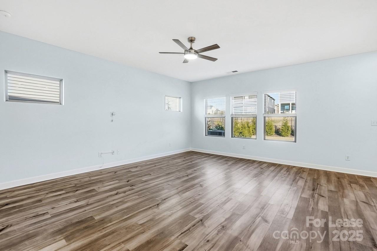 3909 Woodland View Dr - Photo 5 of 29