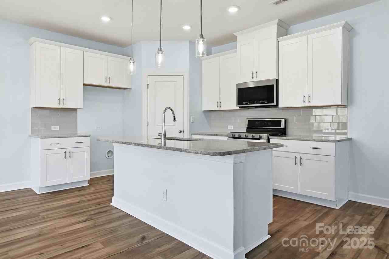 3909 Woodland View Dr - Photo 7 of 29