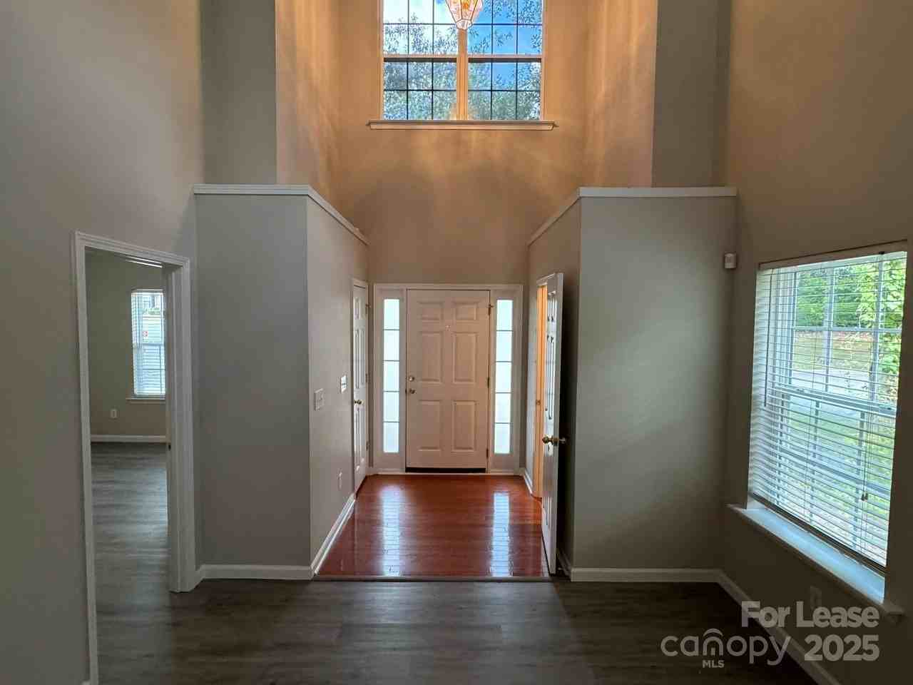 2184 Winthrop Chase Dr - Photo 2 of 17