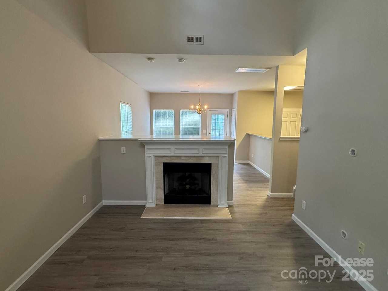 2184 Winthrop Chase Dr - Photo 3 of 17