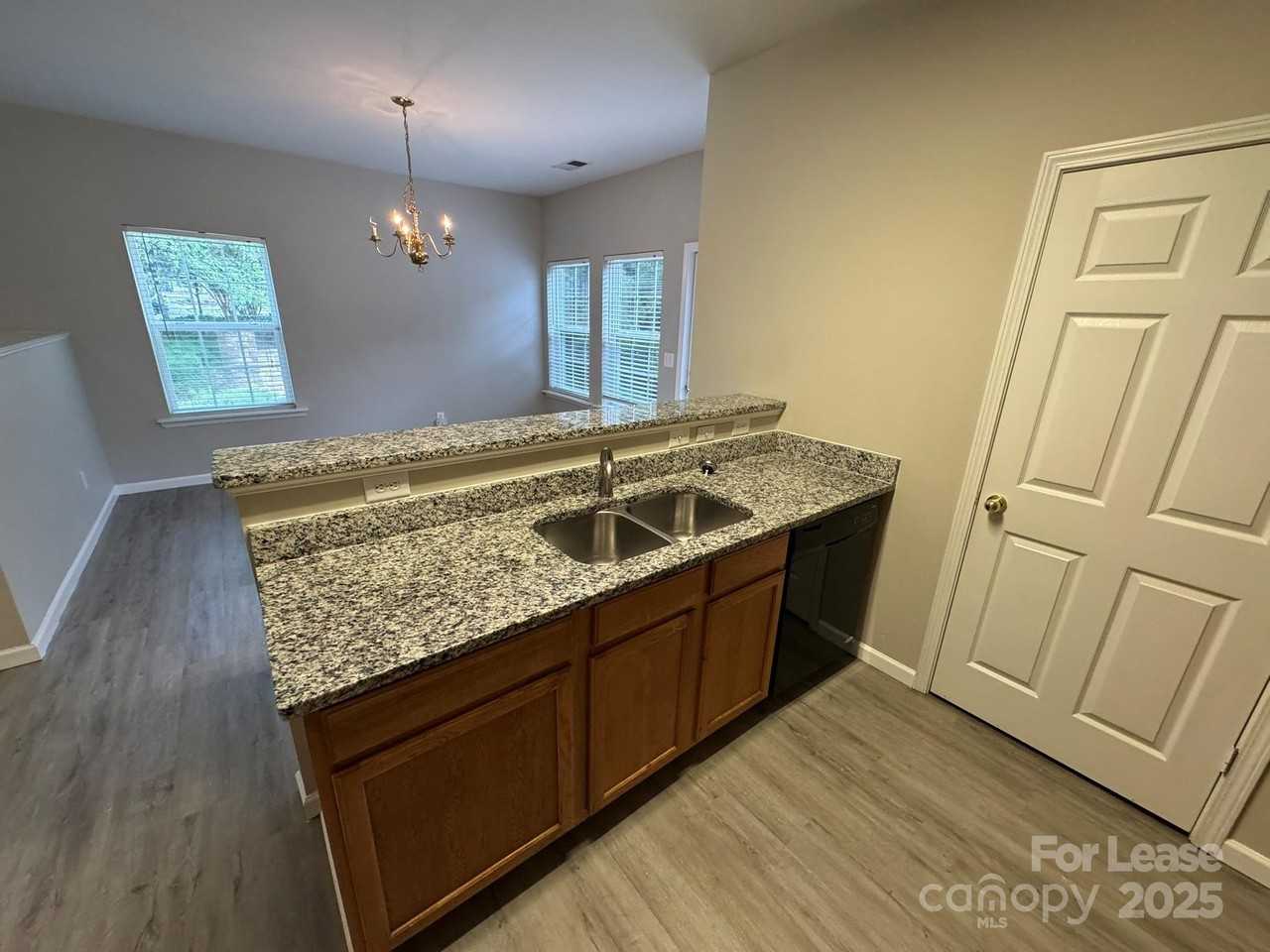 2184 Winthrop Chase Dr - Photo 5 of 17