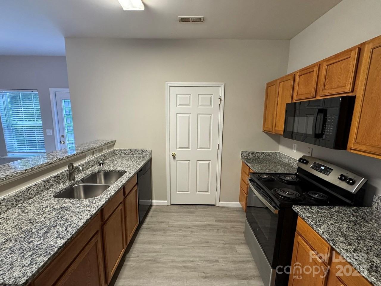 2184 Winthrop Chase Dr - Photo 6 of 17