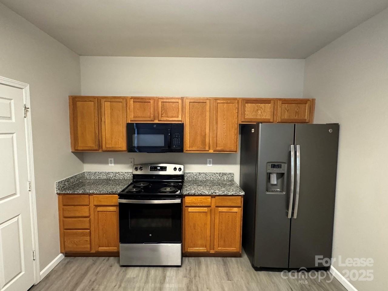 2184 Winthrop Chase Dr - Photo 7 of 17