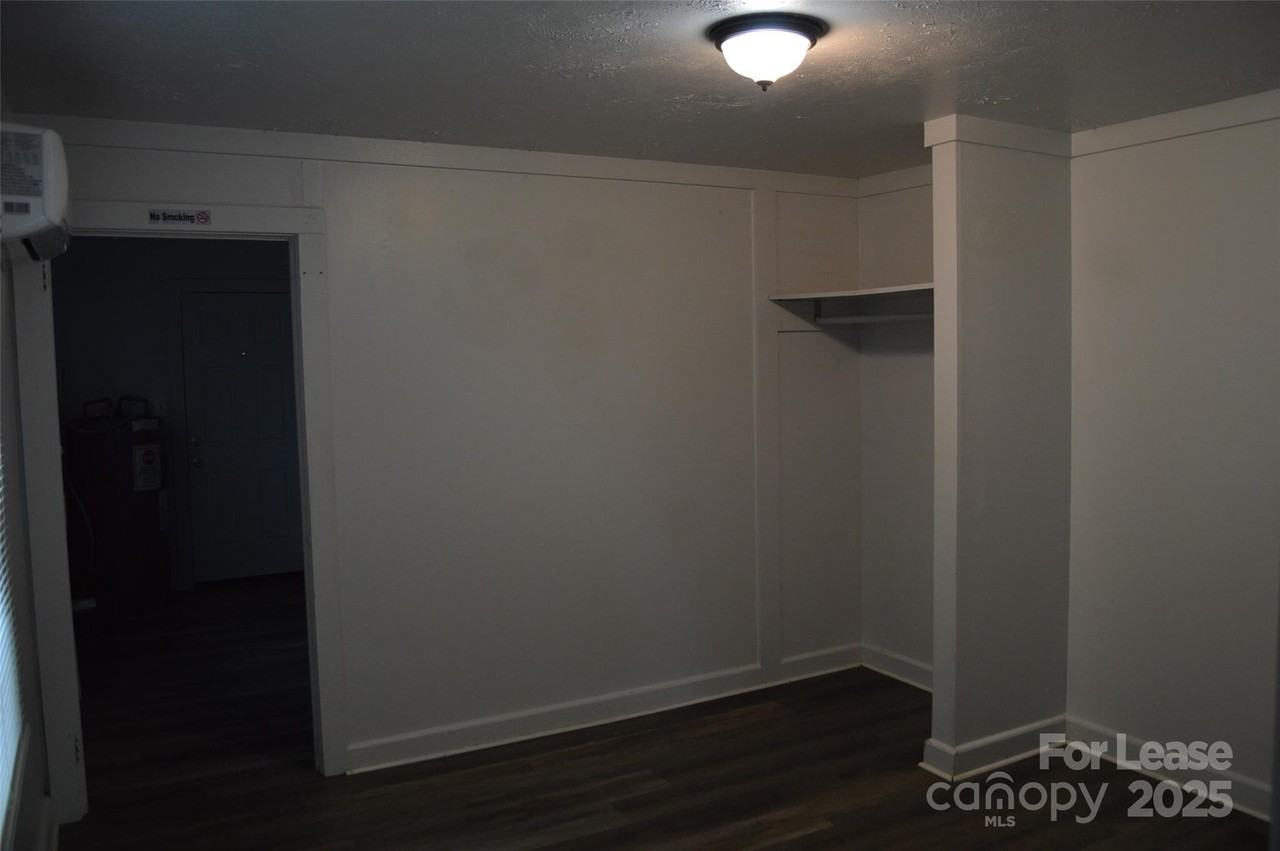 511 S Elm St - Photo 5 of 12