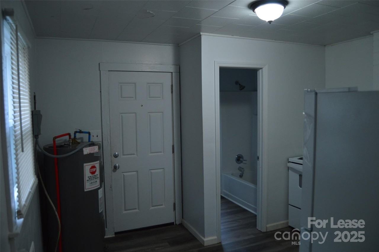 511 S Elm St - Photo 7 of 12