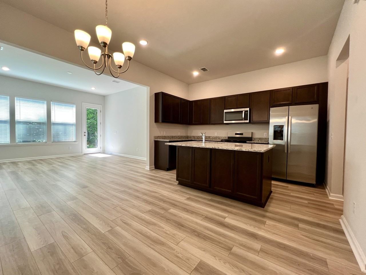 4008 Flatiron Dr - Photo 3 of 44