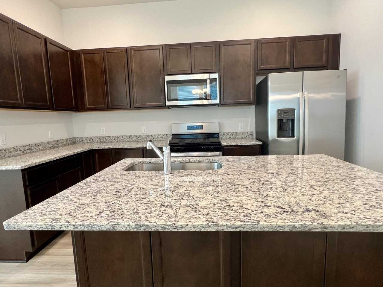 4008 Flatiron Dr - Photo 5 of 44