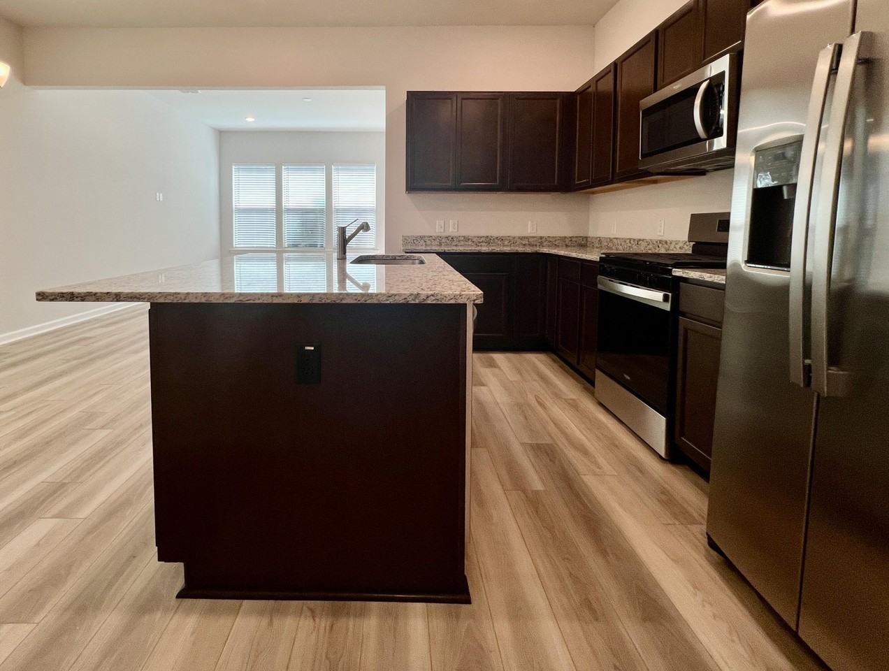 4008 Flatiron Dr - Photo 6 of 44