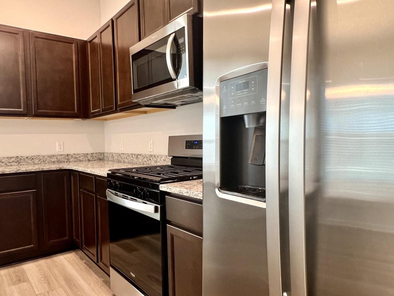 4008 Flatiron Dr - Photo 7 of 44