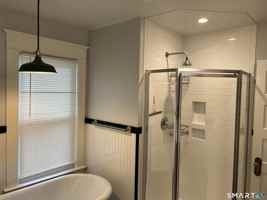 featured image of 16 Cowing Ter