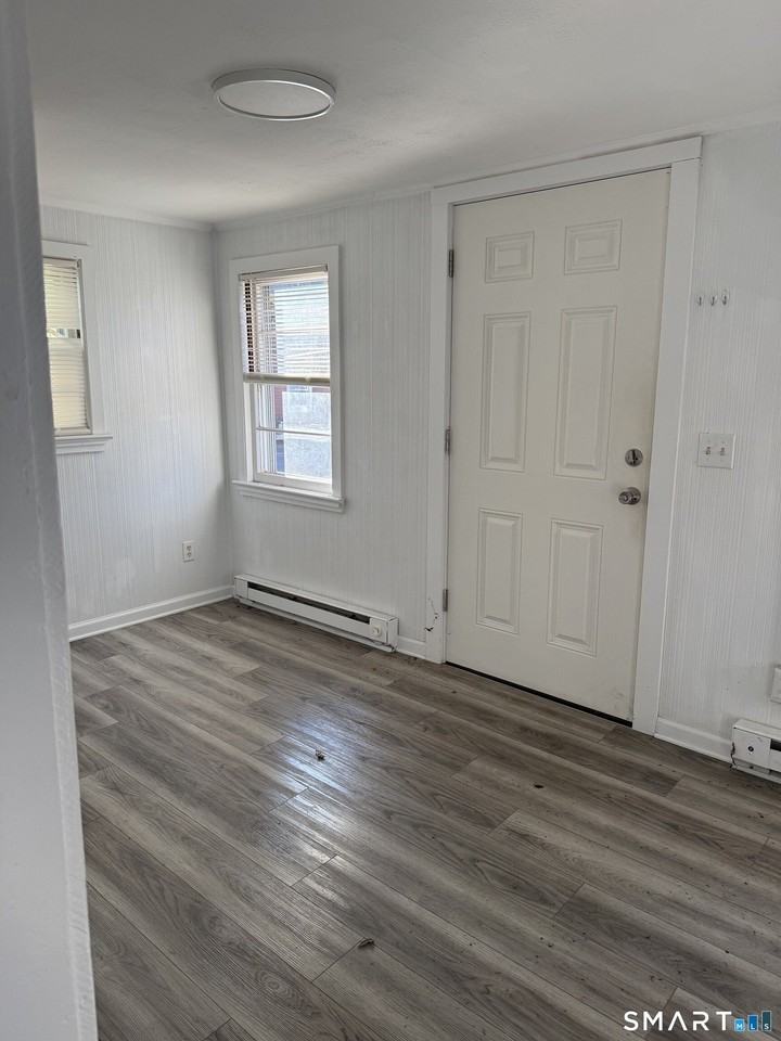 106 Wall St - Photo 6 of 9