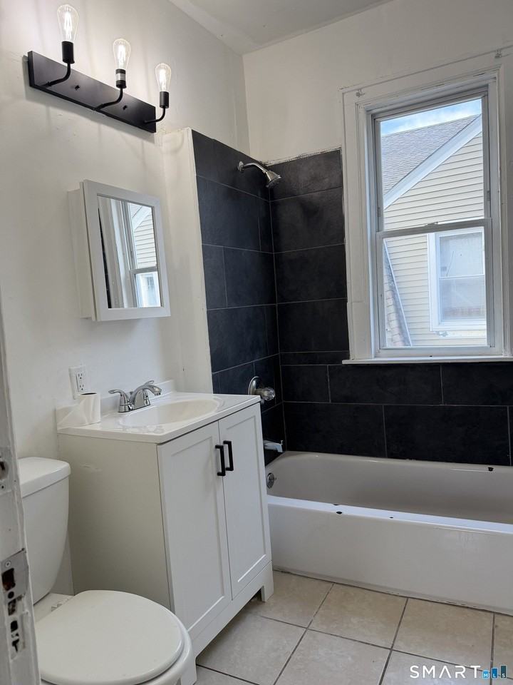 502 Edgewood St - Photo 2 of 8