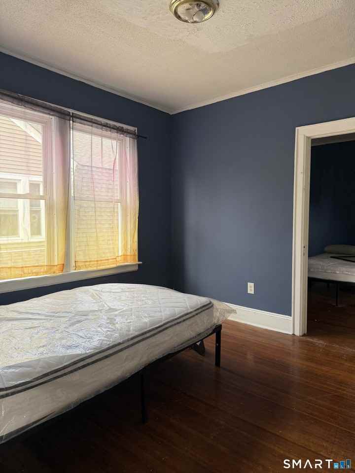 502 Edgewood St - Photo 4 of 8