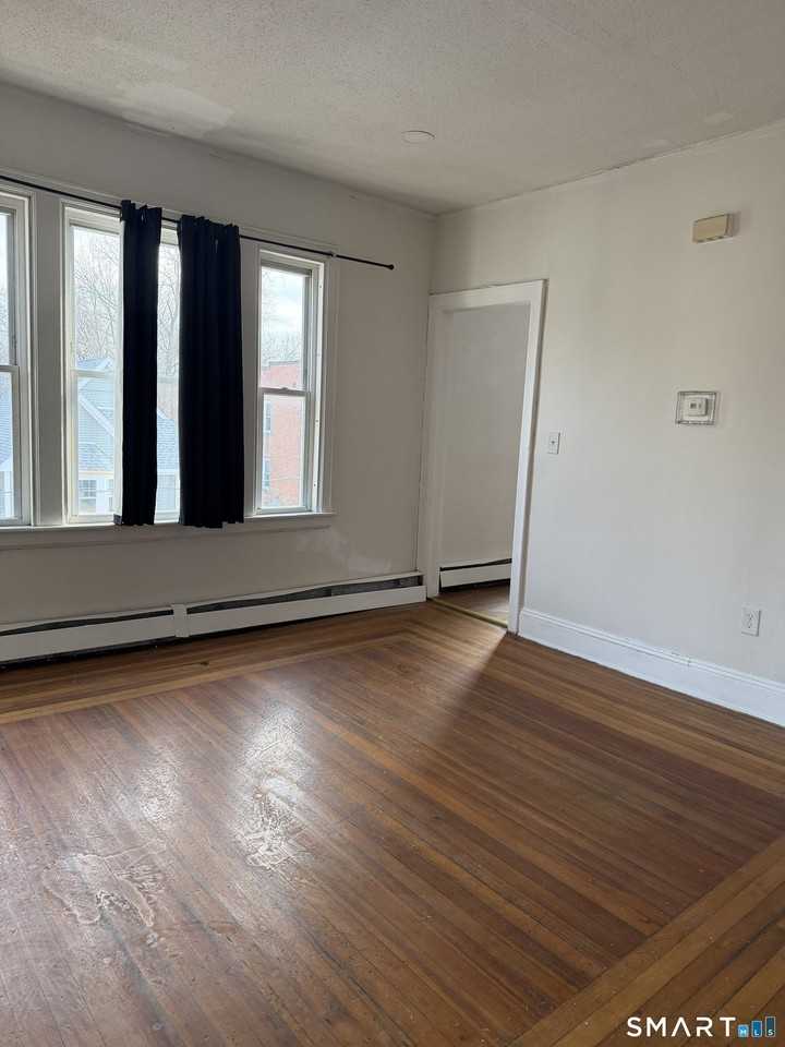 502 Edgewood St - Photo 6 of 8