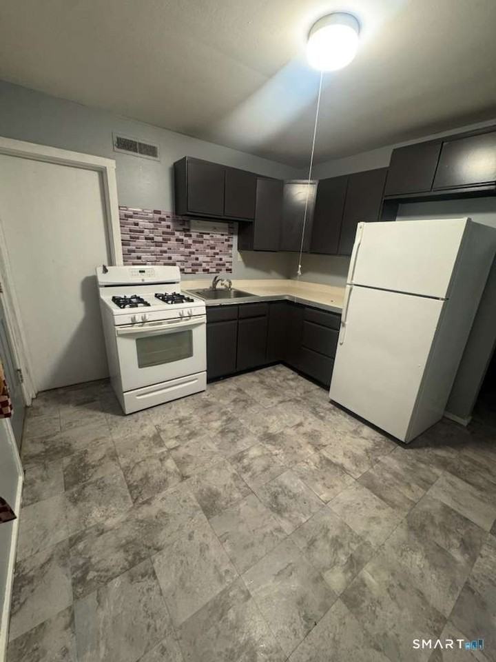 33 Cannon Rd - Photo 2 of 11