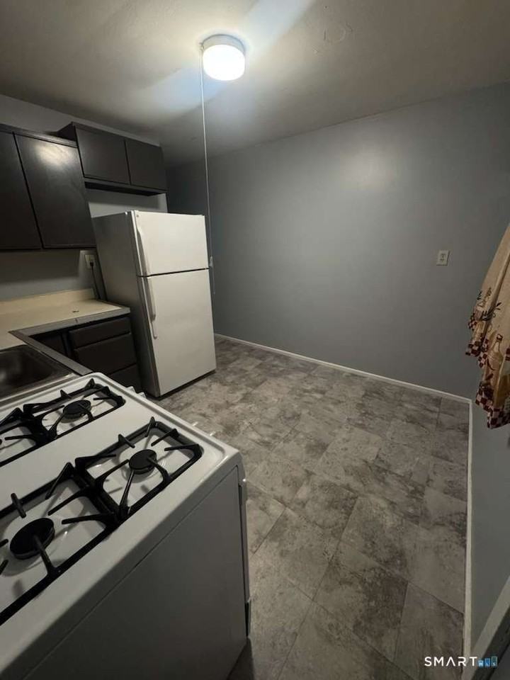 33 Cannon Rd - Photo 3 of 11