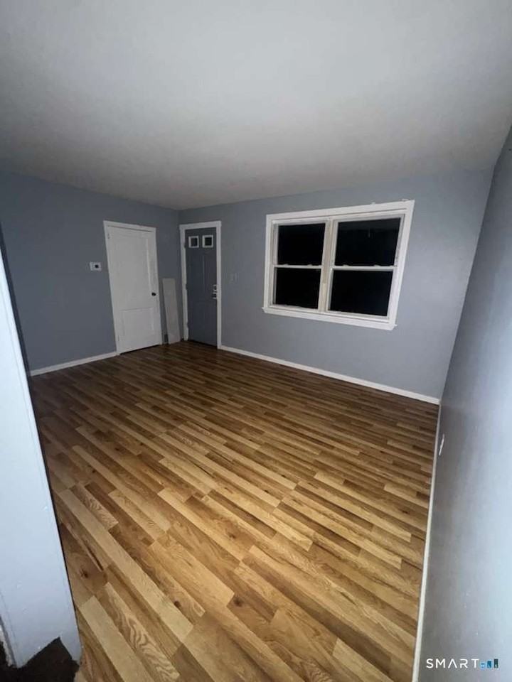 33 Cannon Rd - Photo 4 of 11