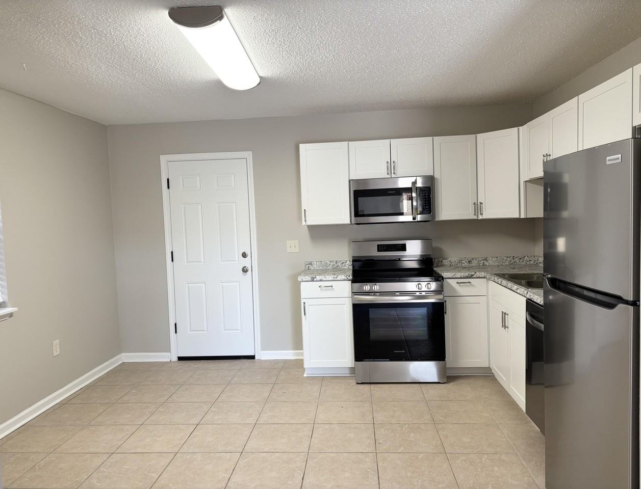 316 Lewis St Unit D #D - Photo 2 of 9