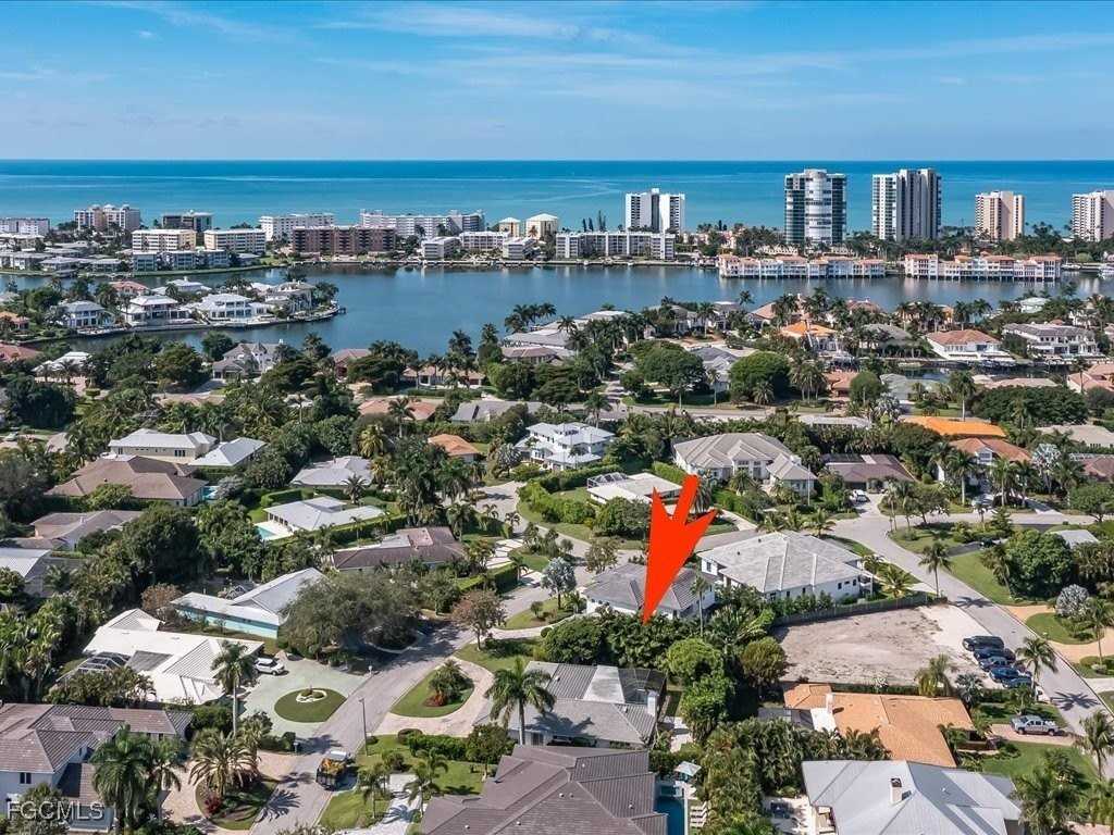 635 Fountainhead Ln - Photo 3 of 28