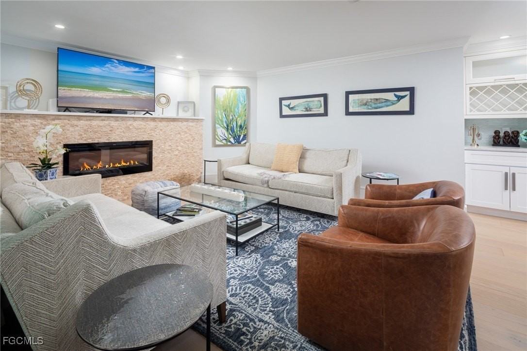 635 Fountainhead Ln - Photo 5 of 28