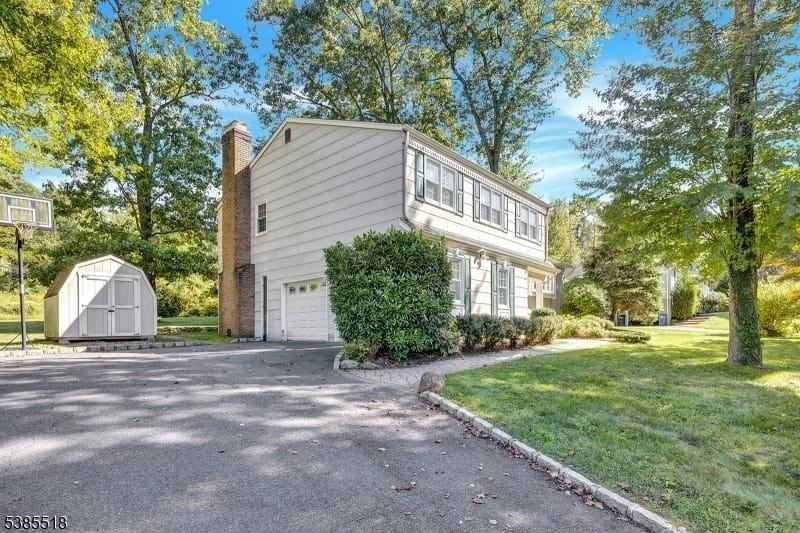 42 Stonewyck Dr - Photo 4 of 35