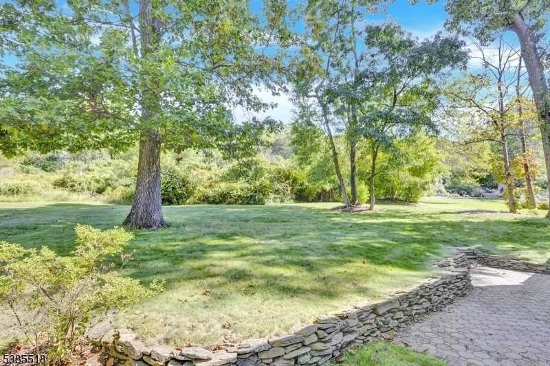 42 Stonewyck Dr - Photo 6 of 35