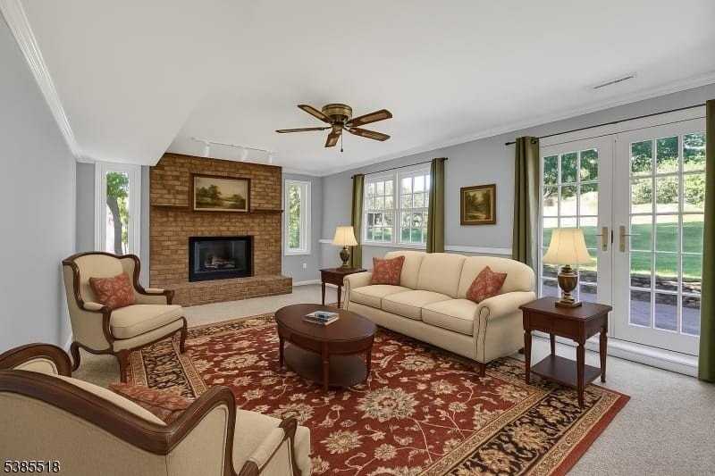 42 Stonewyck Dr - Photo 7 of 35