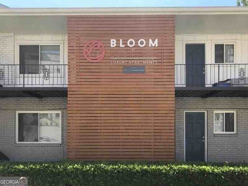 112 Ardmore Pl Nw Apt 5 #5 - Photo 3 of 12