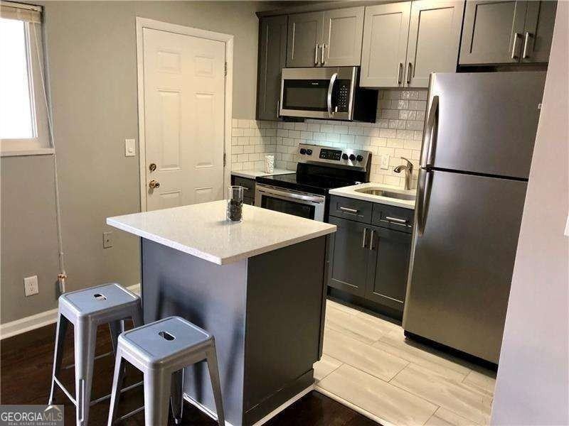 112 Ardmore Pl Nw Apt 5 #5 - Photo 5 of 12