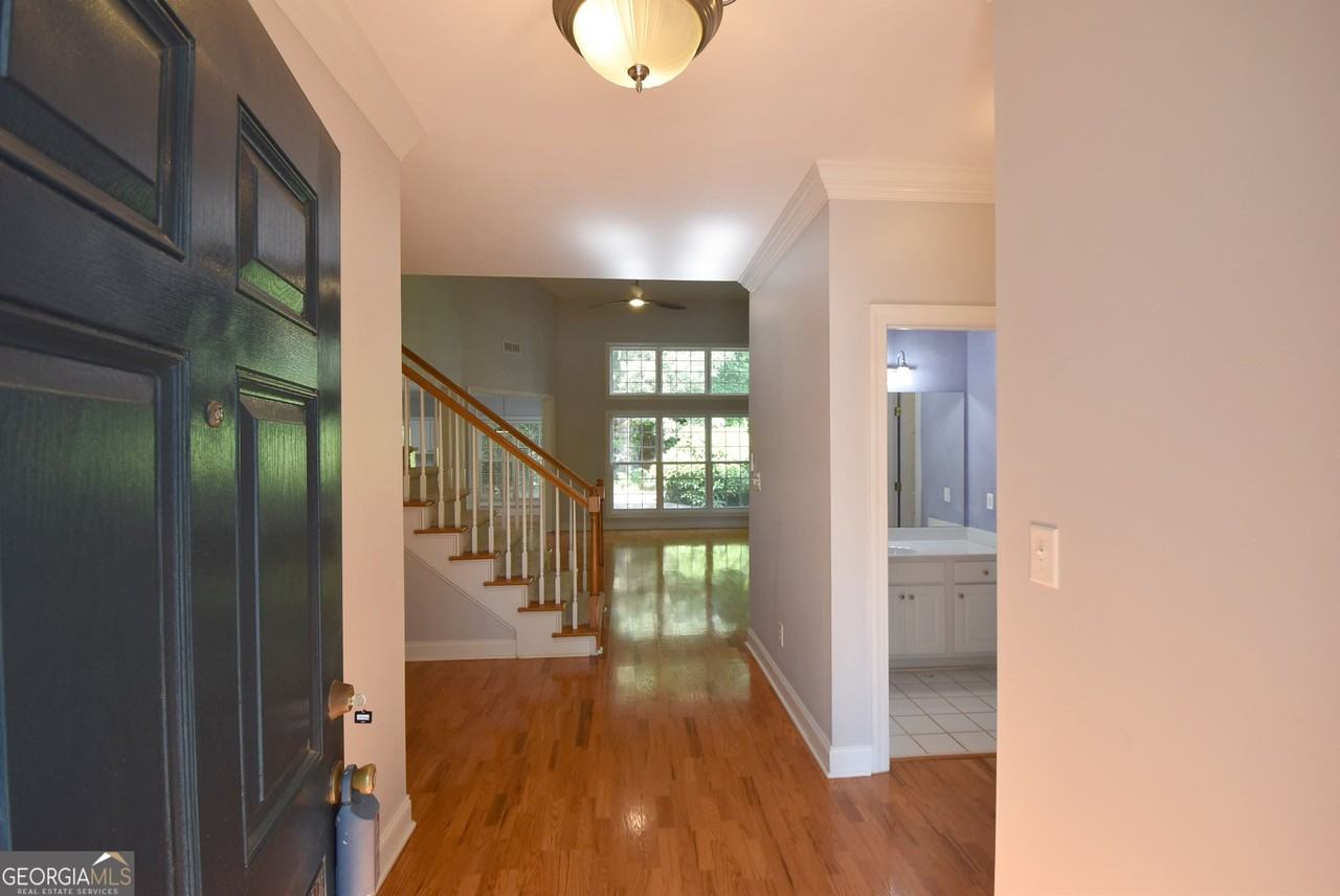 204 Lenox Dr - Photo 3 of 49