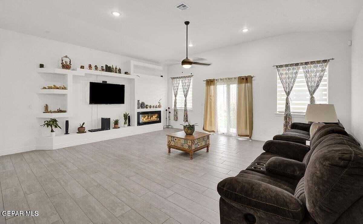 12365 Desert Wolf Ave - Photo 2 of 17