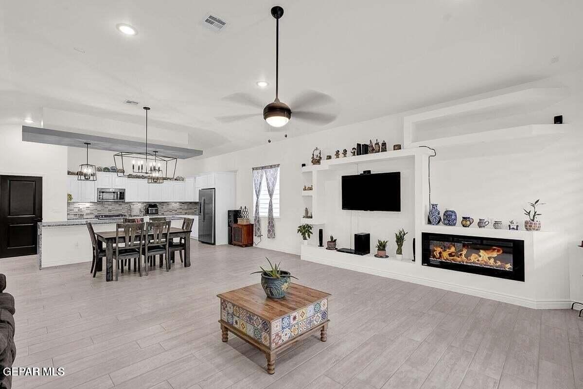 12365 Desert Wolf Ave - Photo 4 of 17