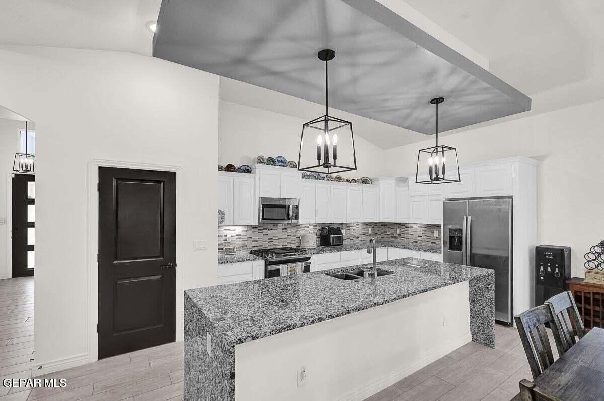 12365 Desert Wolf Ave - Photo 6 of 17