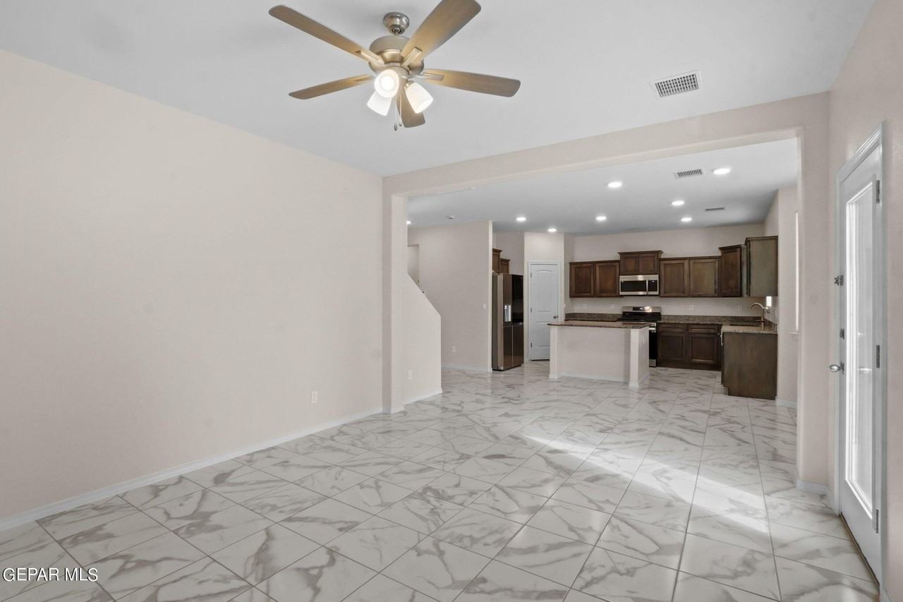 11506 Summer Dr - Photo 4 of 41