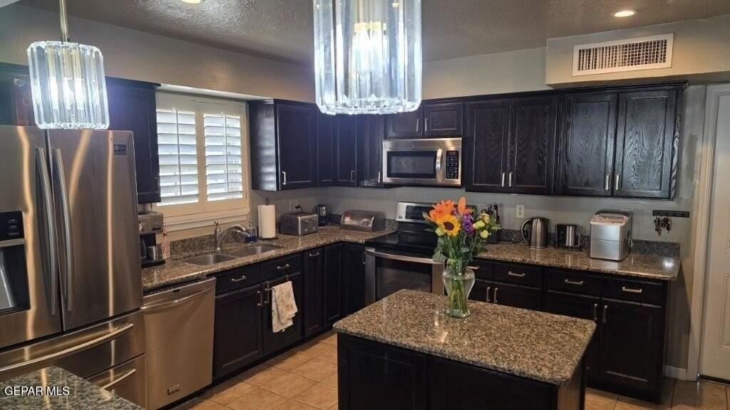 10557 Breezeway Ave - Photo 3 of 9