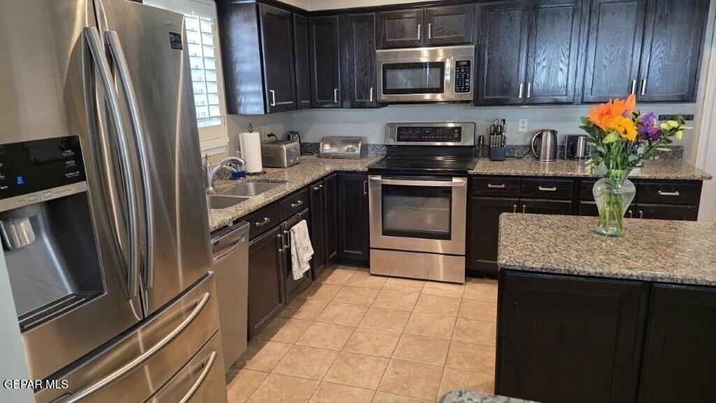 10557 Breezeway Ave - Photo 4 of 9