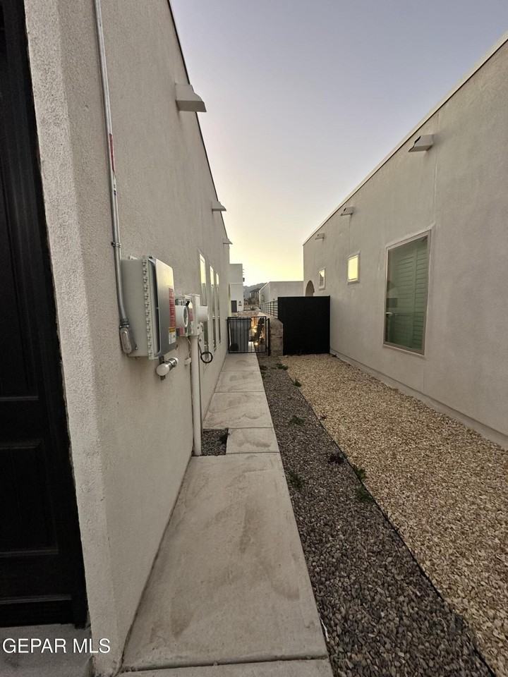 10729 Deion Sanders Dr - Photo 6 of 33