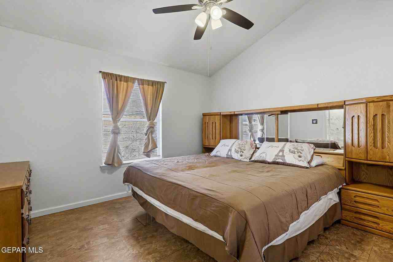 11429 Chickasaw Dr - Photo 4 of 21