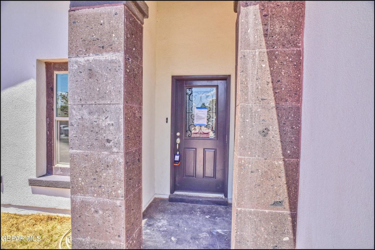 452 Isaias Ave - Photo 4 of 39