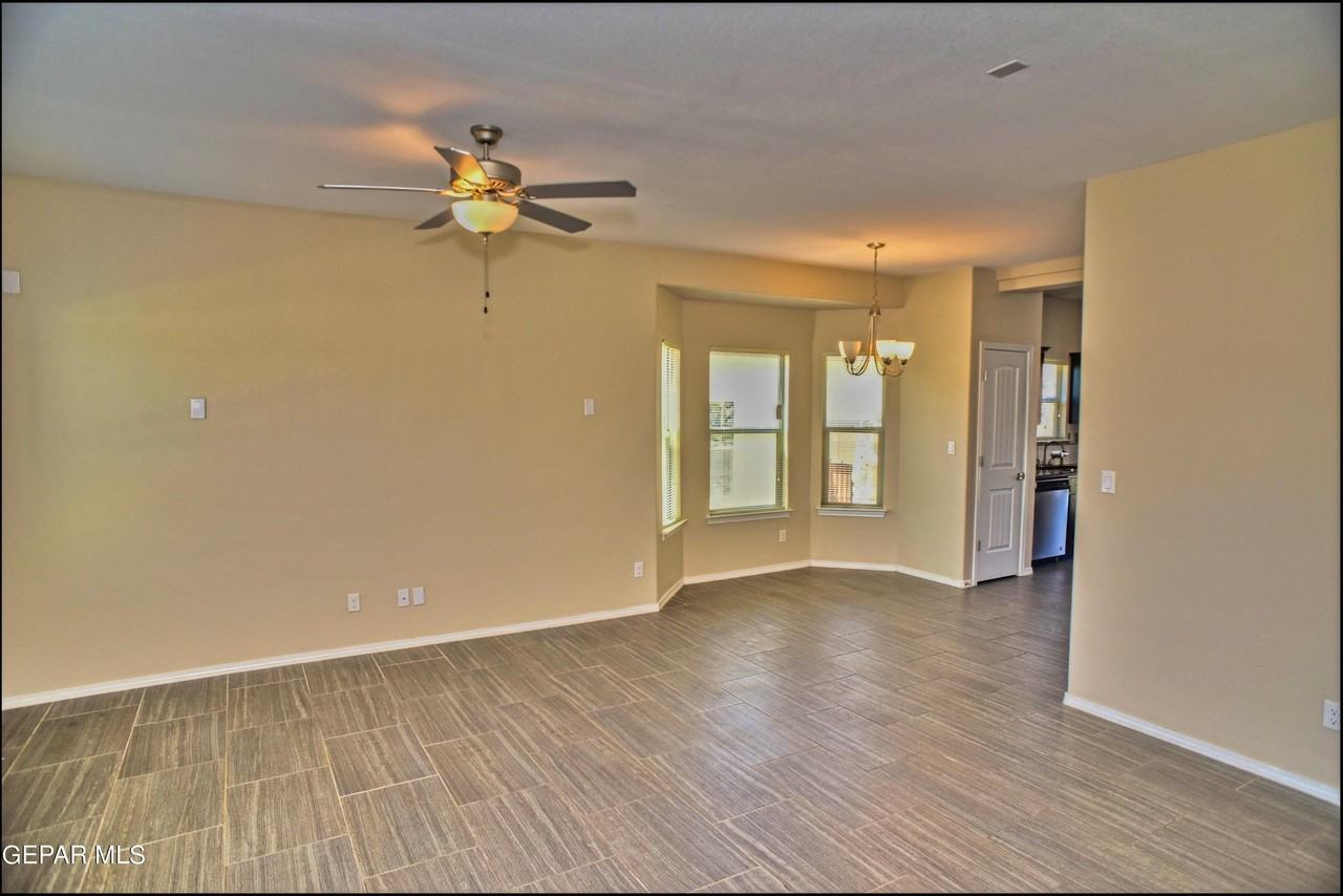 452 Isaias Ave - Photo 5 of 39