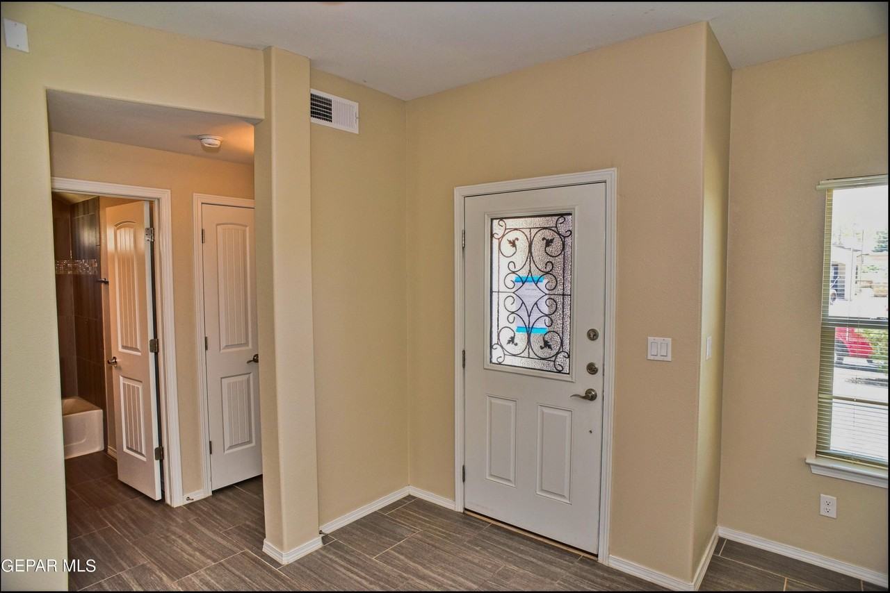 452 Isaias Ave - Photo 6 of 39